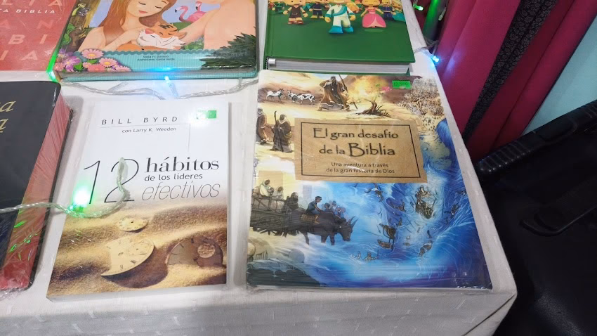 Librería cristiana Emanuel Dios con nosotros