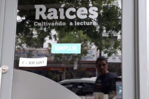 Librería Raíces