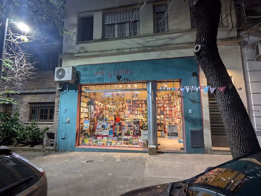 Mil Grullas Libros y Objetos