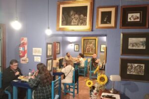 Nueve Musas Café y Bar Galería de arte y diseño