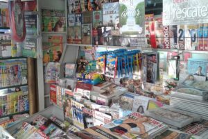 Puesto De Diarios y Revistas Kiosco Maximo