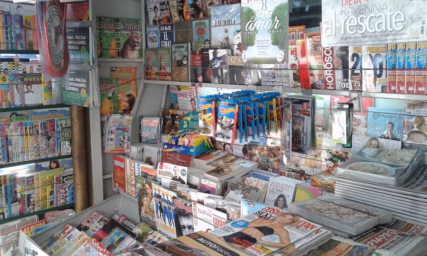 Puesto De Diarios y Revistas Kiosco Maximo