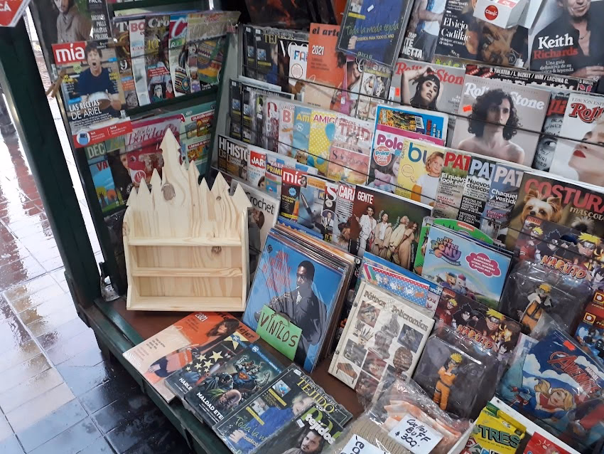 Puesto de información turistica revistas y colecciones Chelo