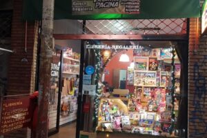 Vuelta De Página Libreria y Regaleria
